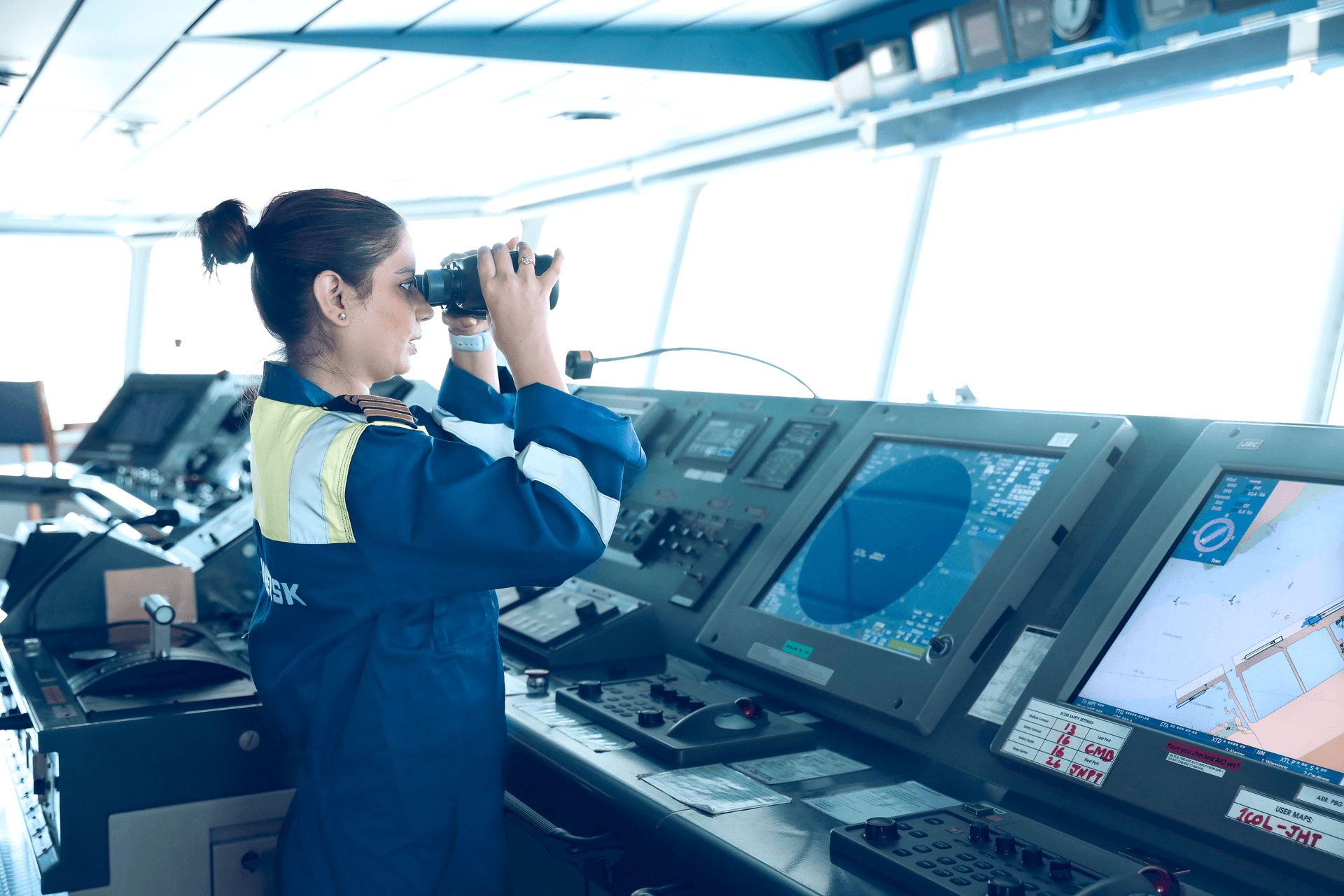 Female seafarer bridge 1L8A3473 graded